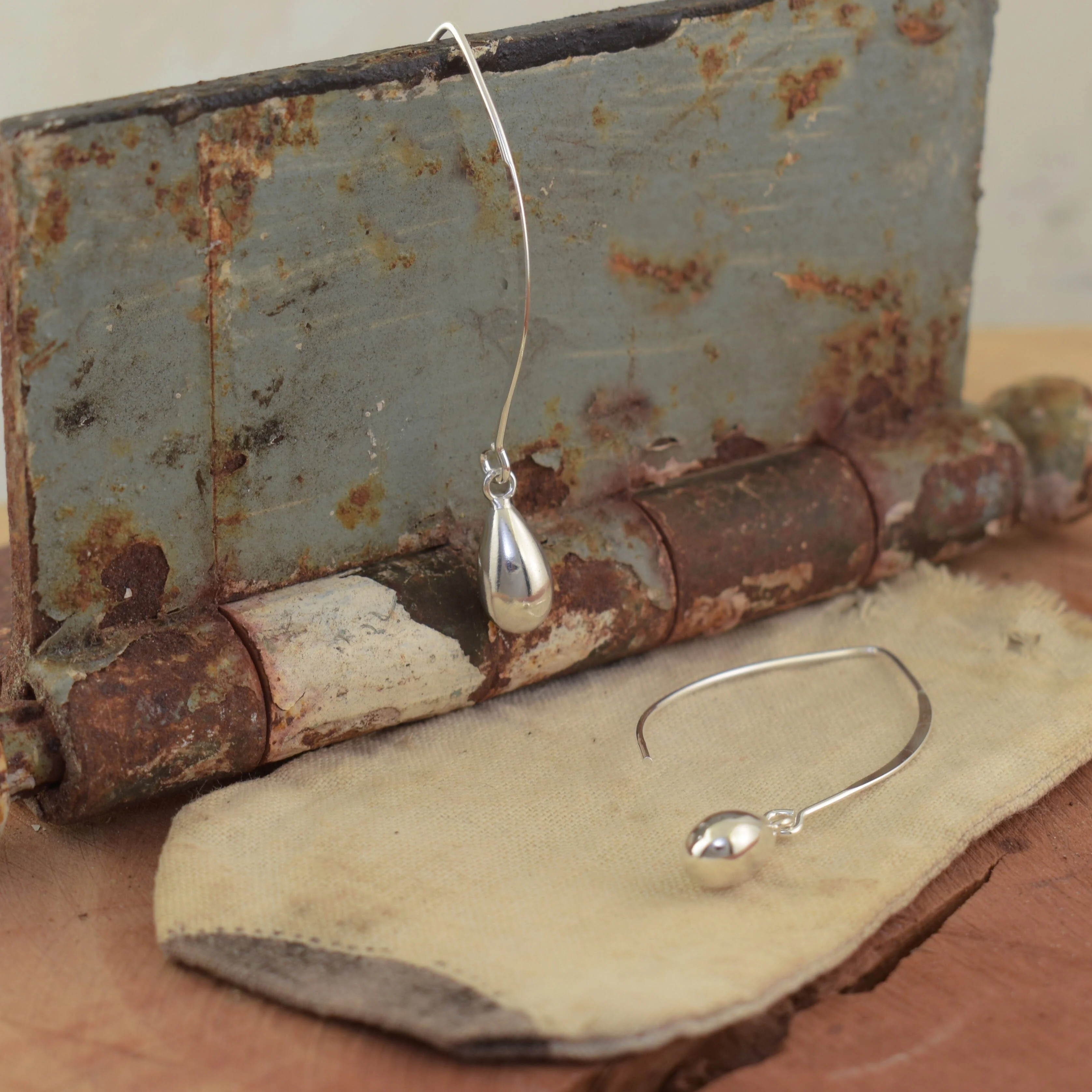 Classy Teardrop Dangle Earrings - Image 3