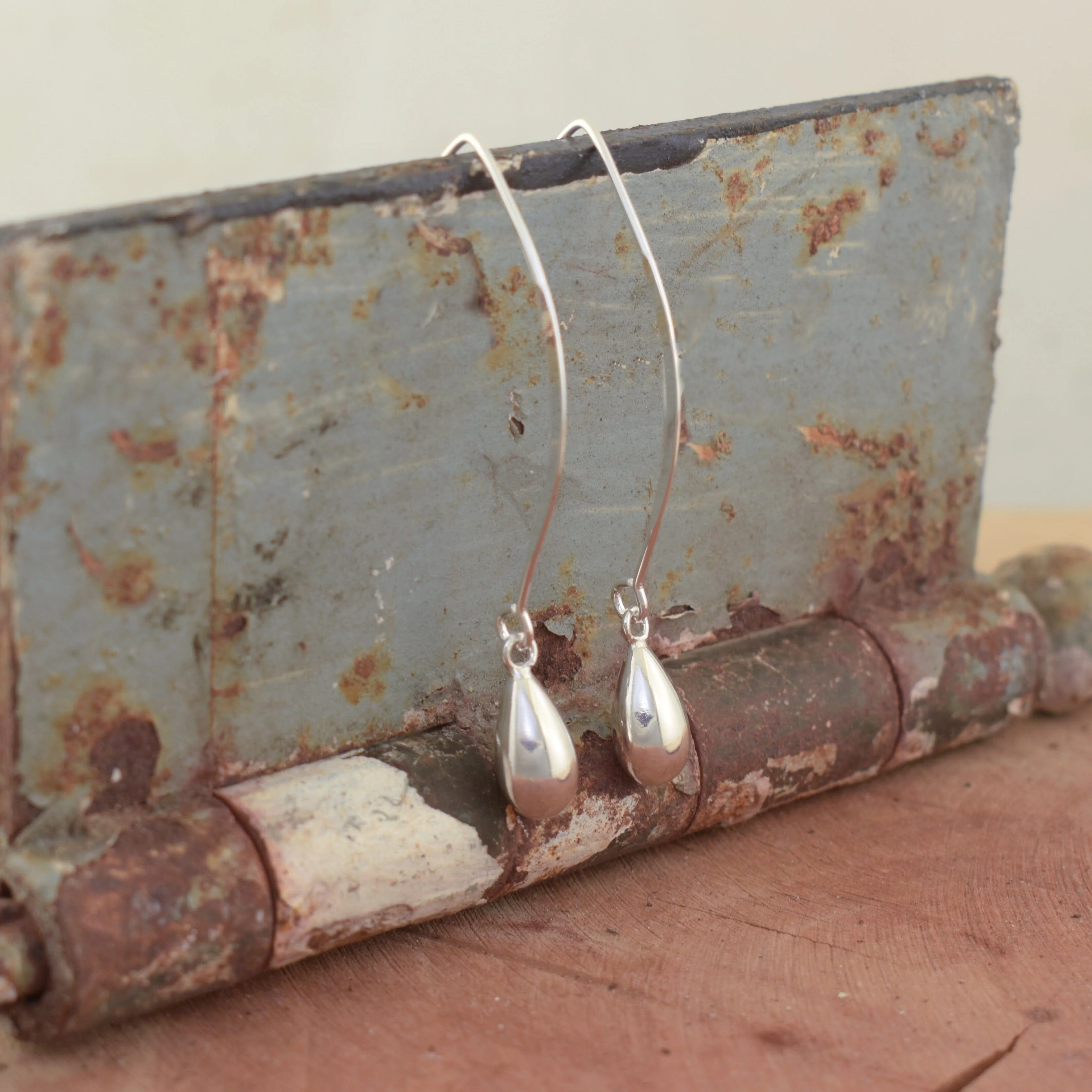 Classy Teardrop Dangle Earrings - Image 5